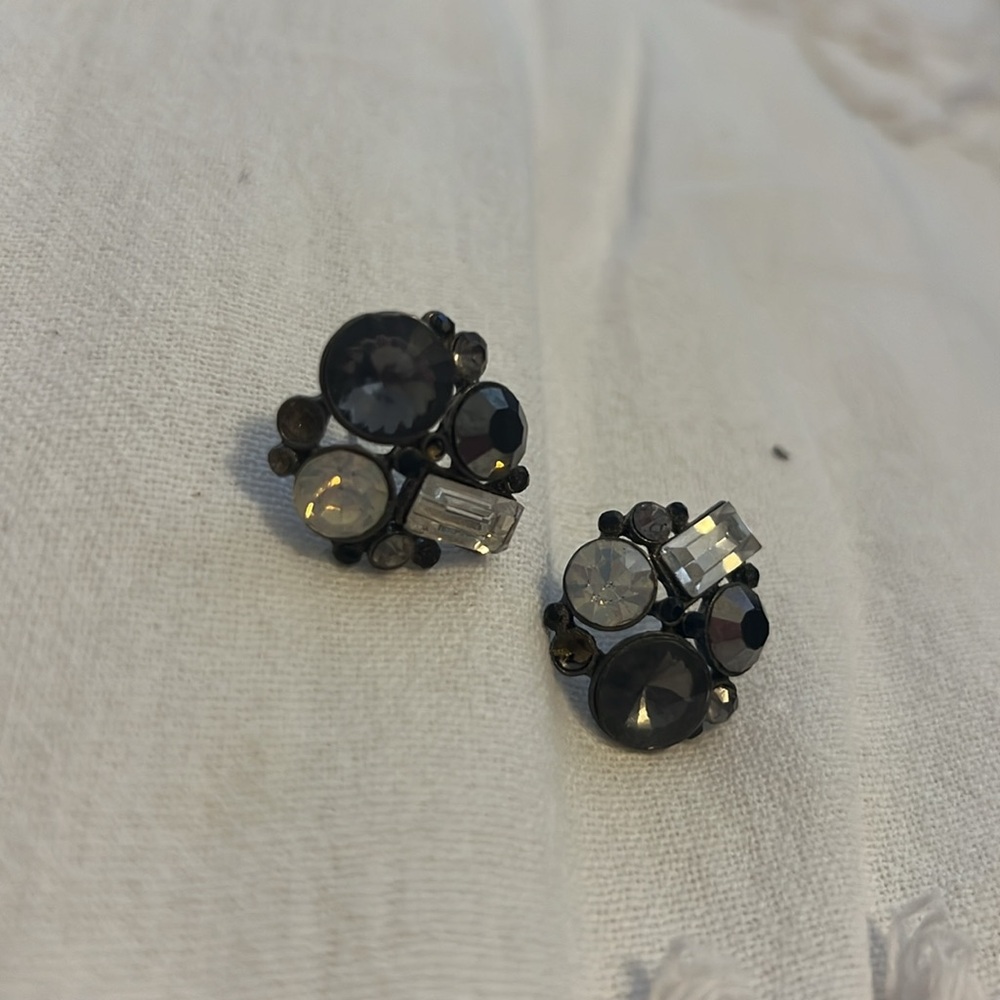 Jeweled cluster earrings - Picture 9 of 11